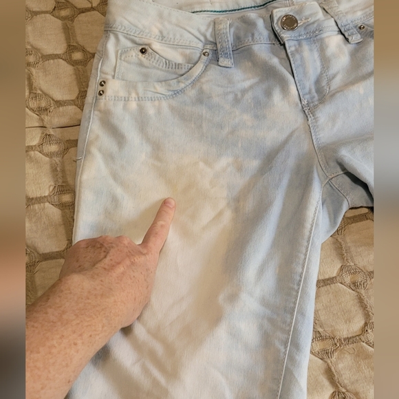 💚10 for $10💚 Bundle and save Light Blue and White Bleach Dipped Jeans - Picture 4 of 9